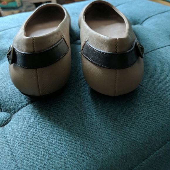 NWOT Volatile Applestar Beige Flats - Picture 3 of 5